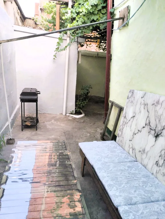 Домик в центре рядом с морем