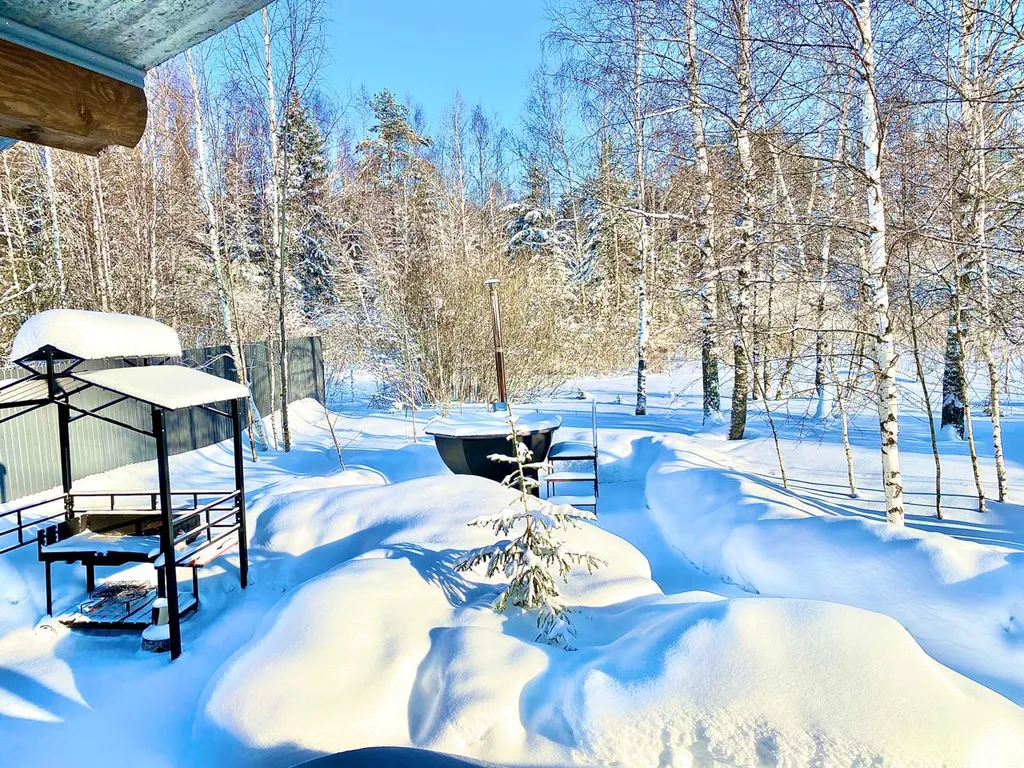 Домик с видом на лес