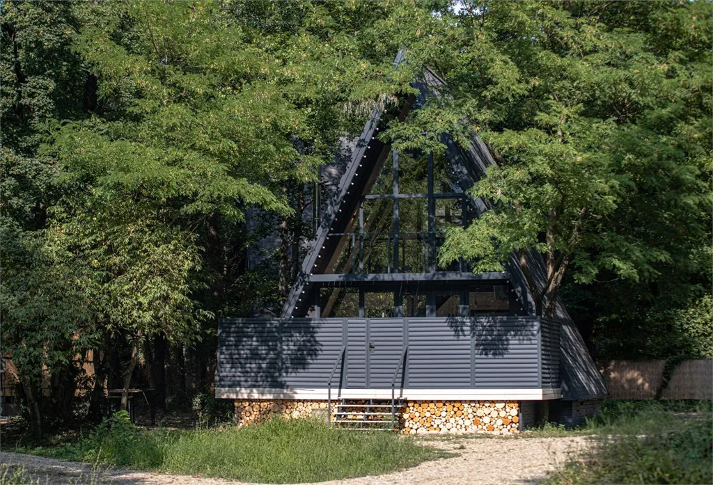 Коттедж 2-комнатный Дом — Светлый