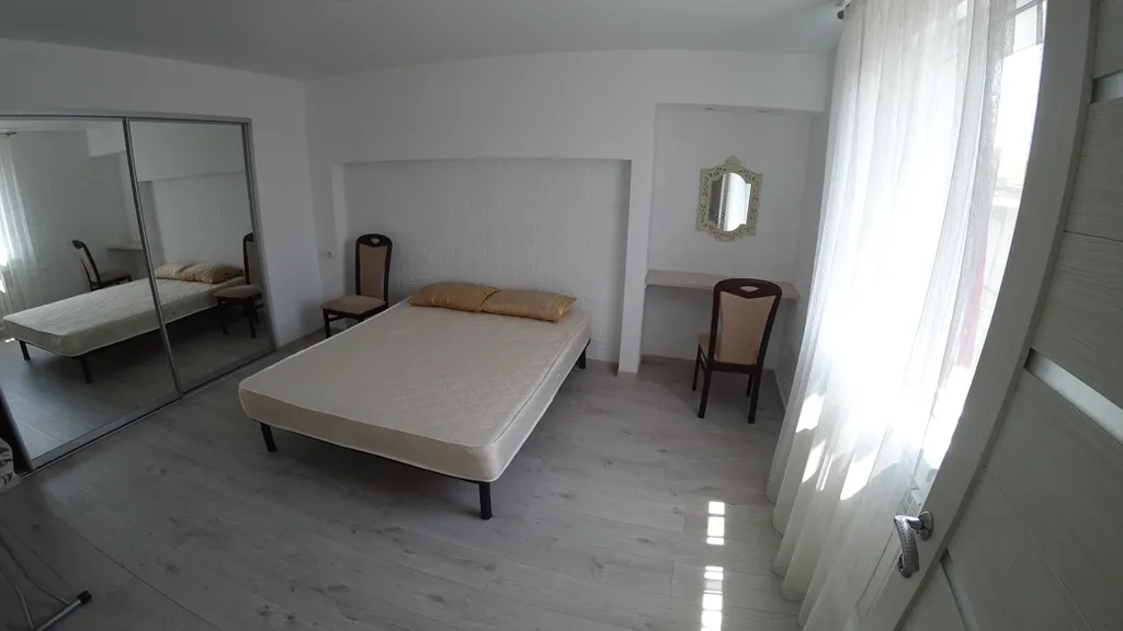 Отличная двухкомнатная квартира с двориком