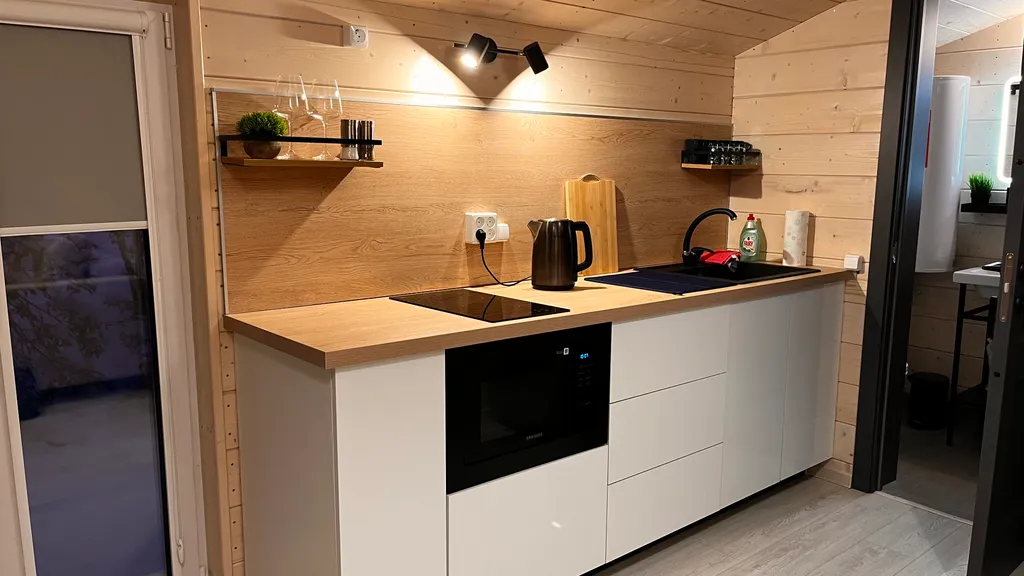 Дом среди леса в 15 минутах езды от города