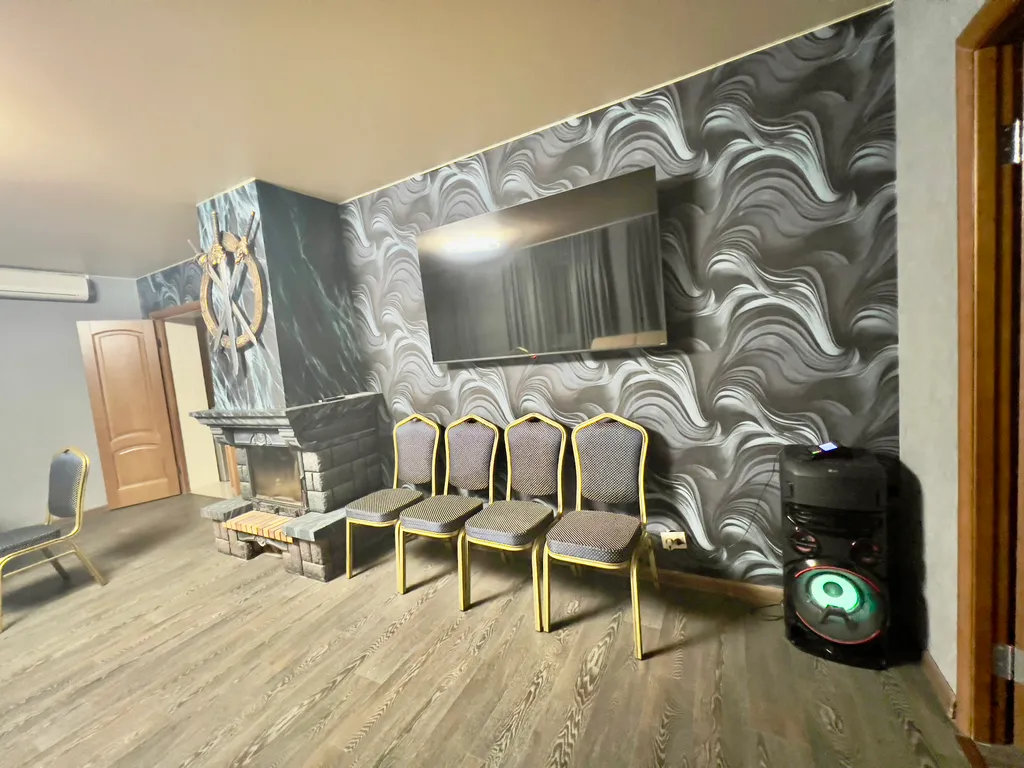 3-этажный уютный коттедж в тихом месте в пределах города