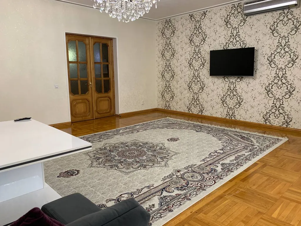 Большая и новая квартира в центре города