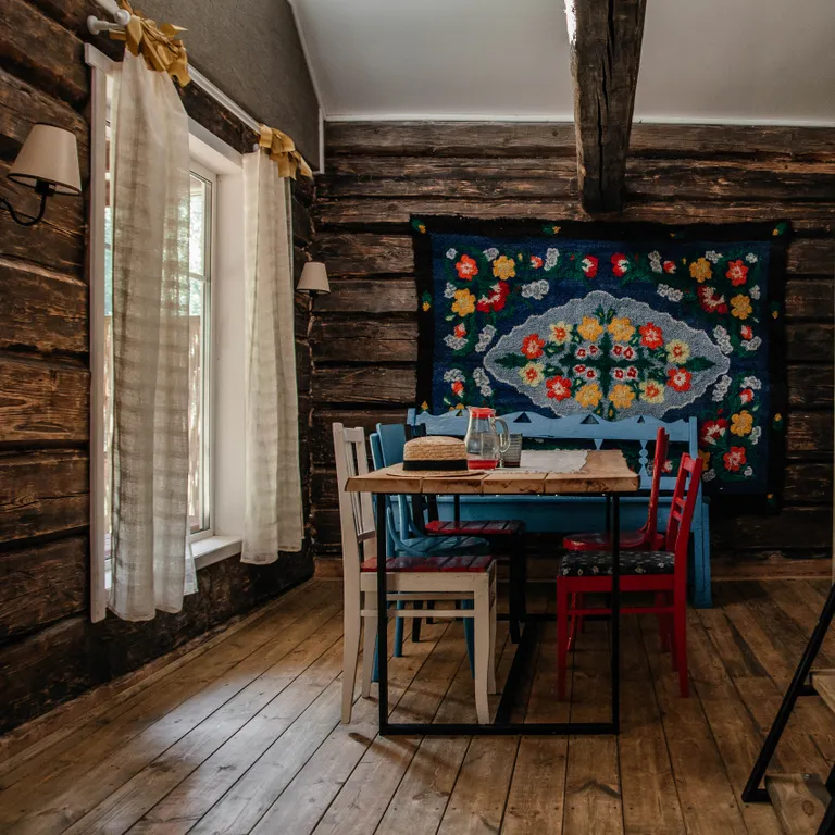 Изба Жигмонд - Архаичная Изба XIX века