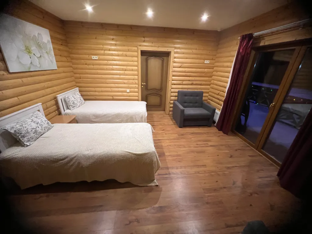 Дом в Громово на берегу озера Суходольское