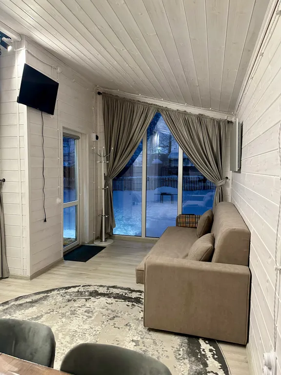 Коттедж Коттедж Уютный барнхаус с большими панорамными окнами — Архыз