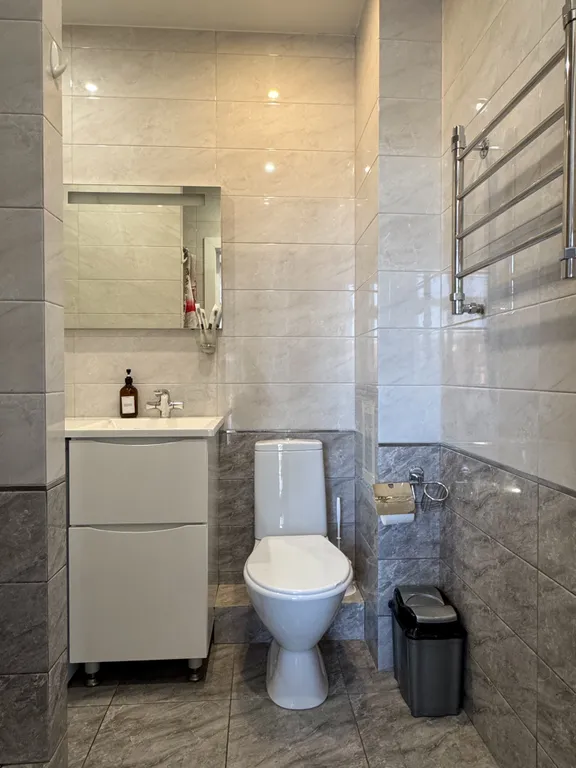 Квартира-студия с балконом у реки