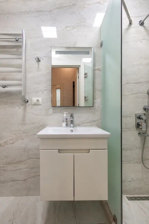 Квартира с видом на бульвар в центре города