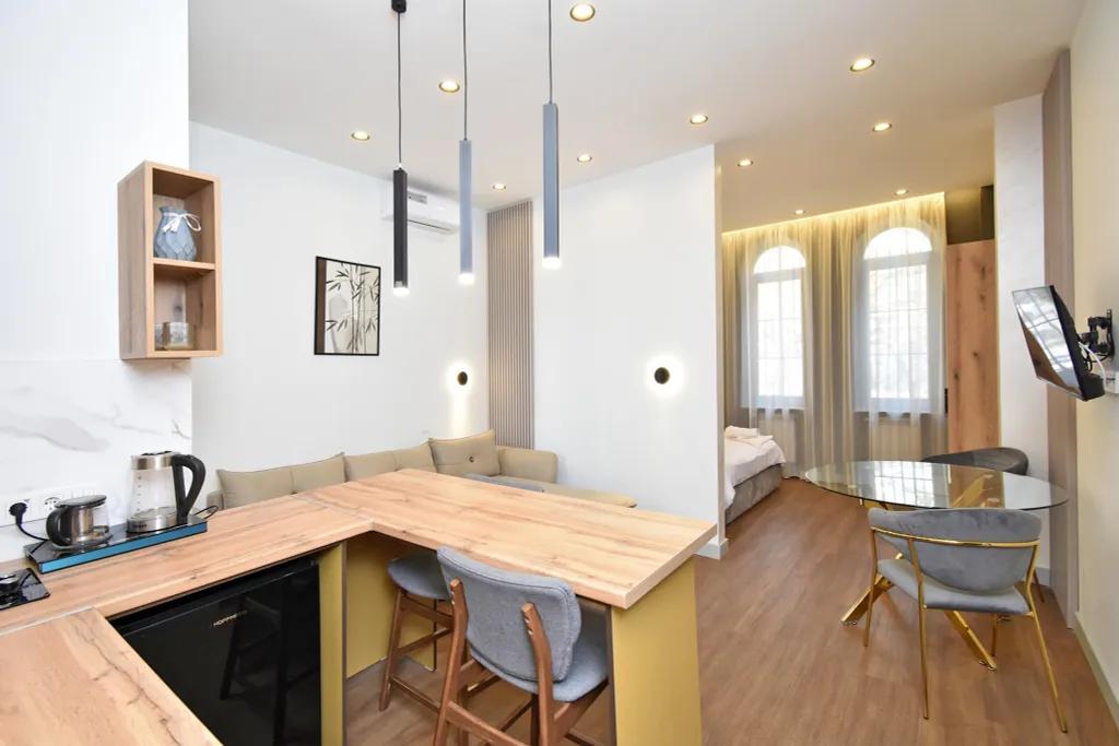 Студия Золотоe Aygestan plaza