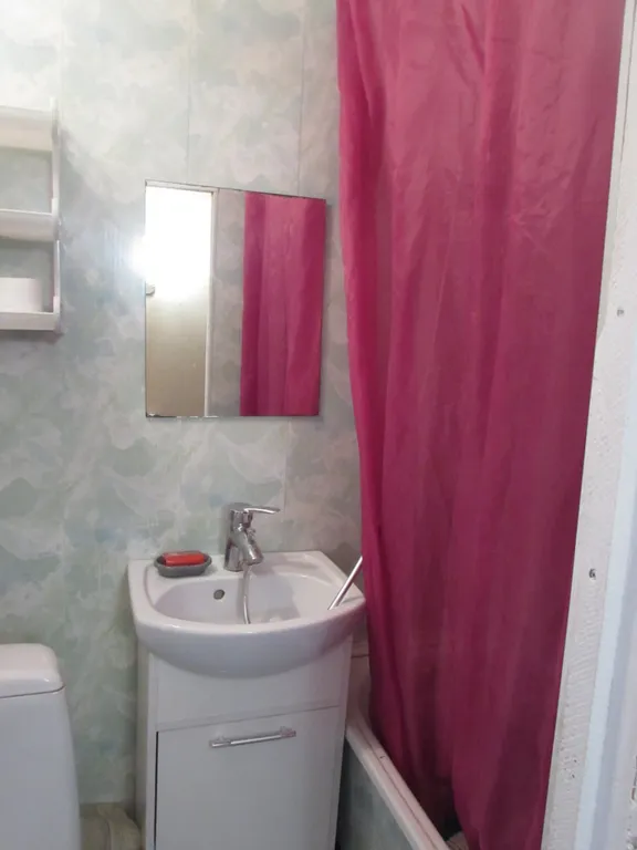 Удобная комната с кухней-прихожей, сан. Узлом, с входной железной дверь