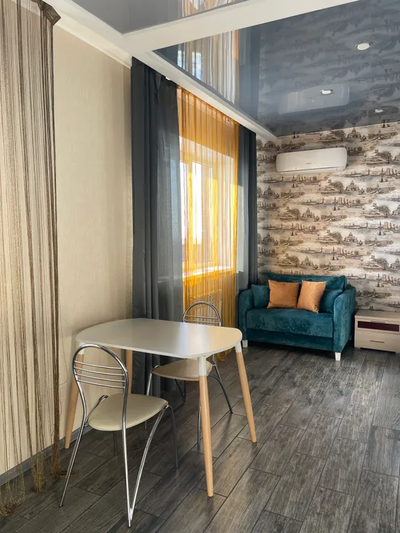 Студия в стиле лофт с видом на Волгу