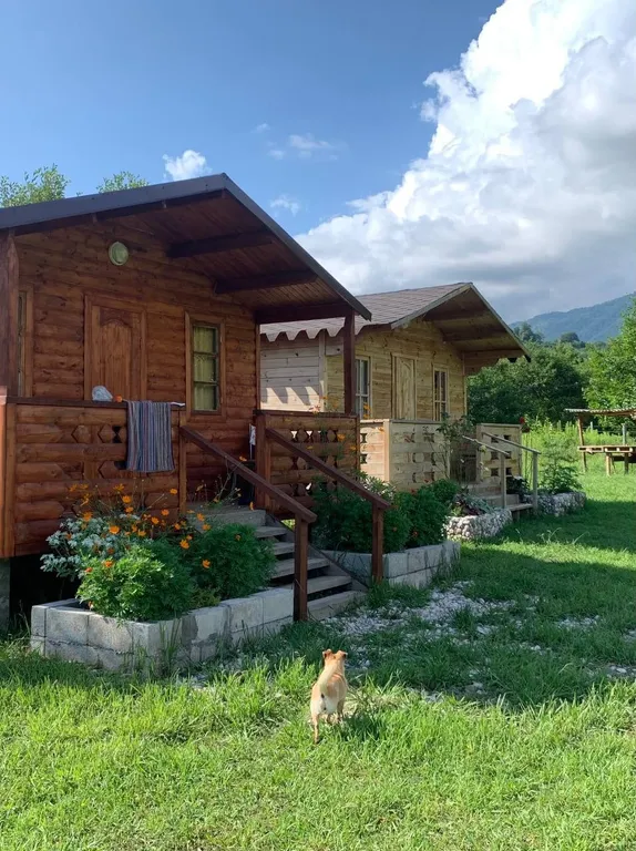 Дом в деревне на берегу реки для спокойного отдыха