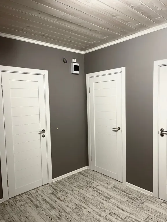 Уютный таун среди леса на 1-ой линии