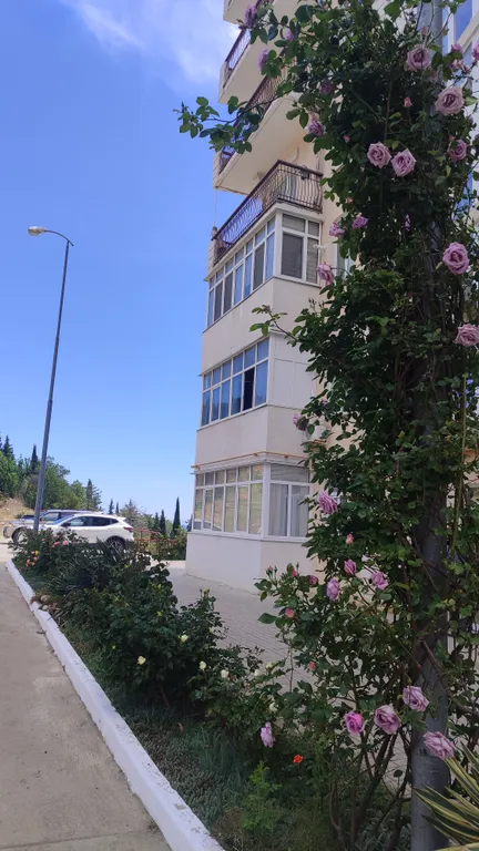 Апартамент Любимое Небо - море и горы - наслаждаться лежа на кровати