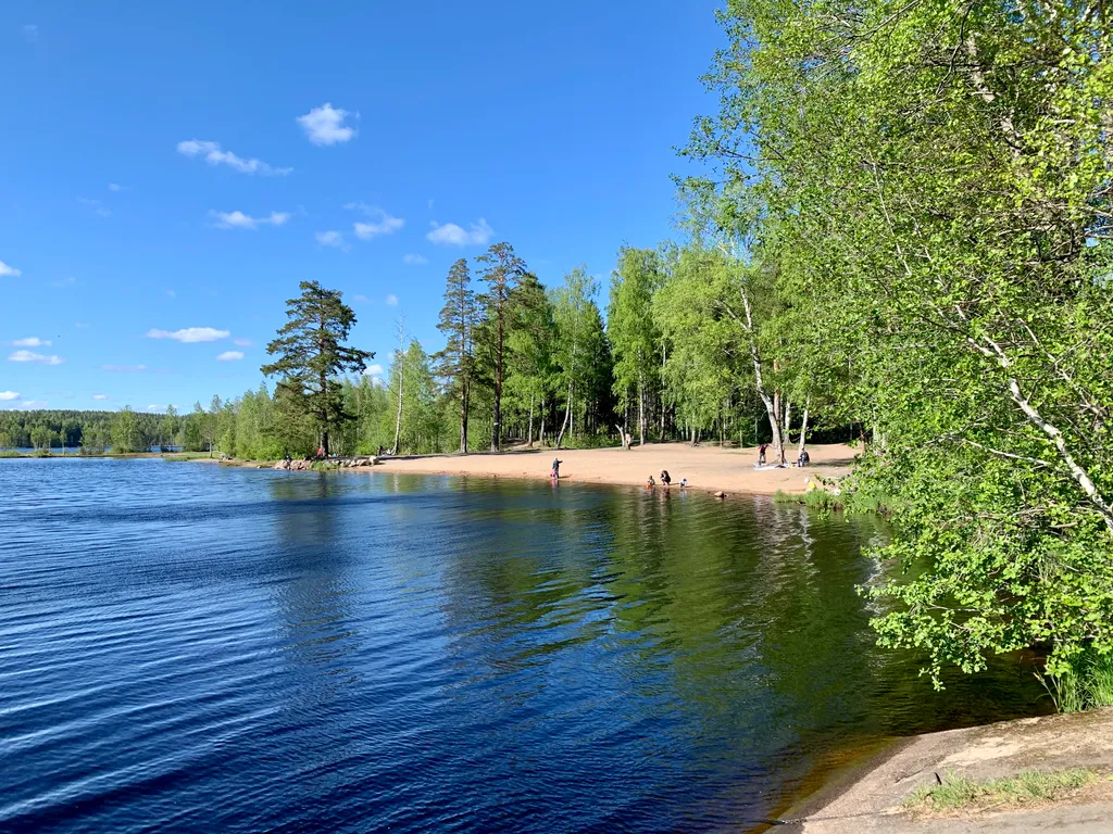 Коттедж на на берегу озера с банями и купелью