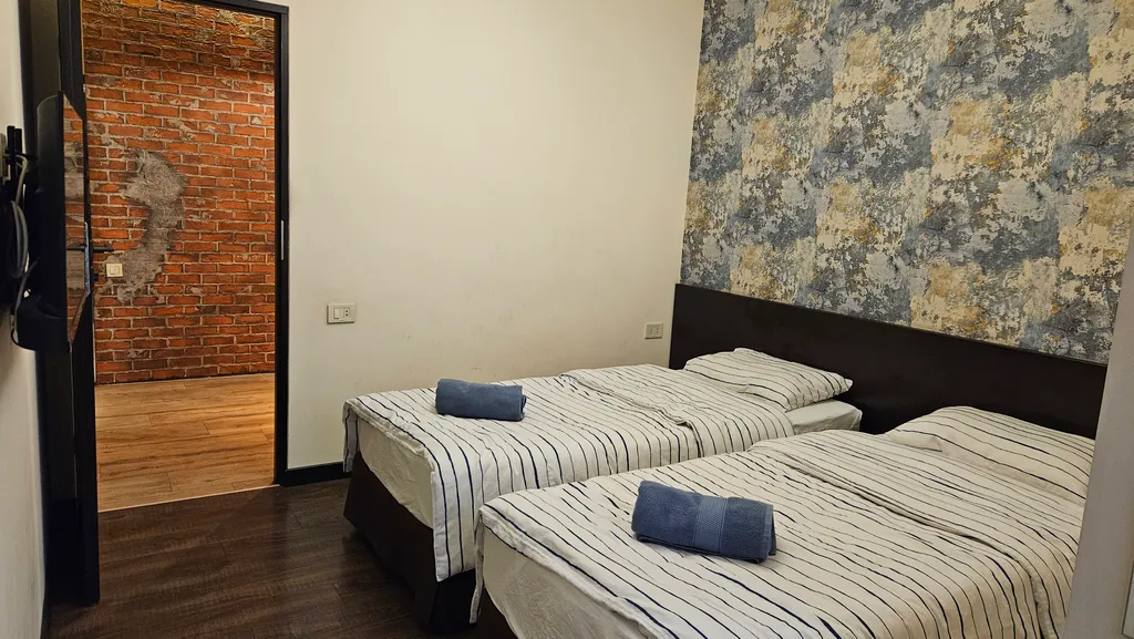 Просторная, светлая квартира с двумя спальнями, малый центр