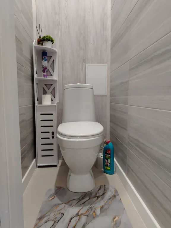 2-комнатная квартира в центре на втором этаже с застеклённым балконом