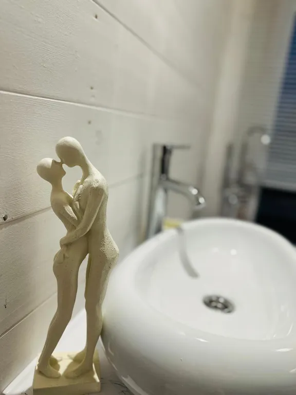 Амбаркаса iva - дом с ванной у окна