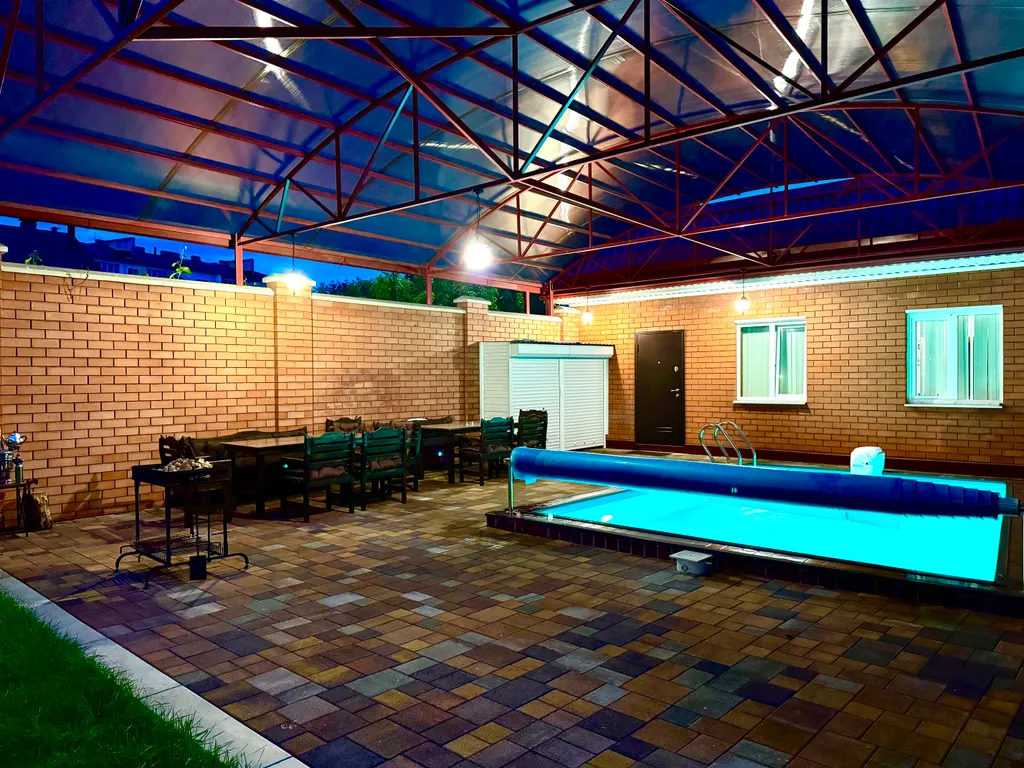 Дом с бассейном и баней возле курзоны