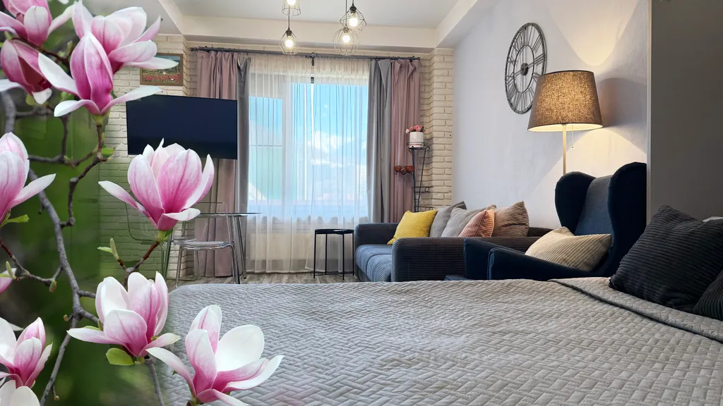 Квартира Просторная студия с большим окном в центре Красной Поляны — аренда посуточно в Красная Поляна