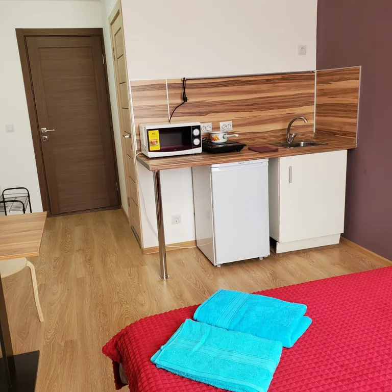 Апартаменты " Как дома" Студия 10 рядом с университетом.