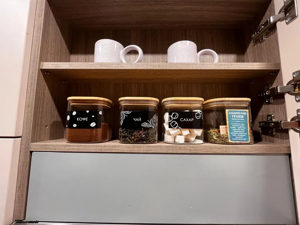 Современная квартира с камином в центре