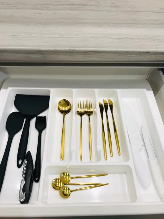 Современная шикарная с новым дизайнерским ремонтом квартира