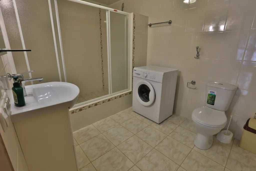 Коттедж Добротный кирпичный дом со своим двором в усадьбе Можжевеловый дворик — Айвовое