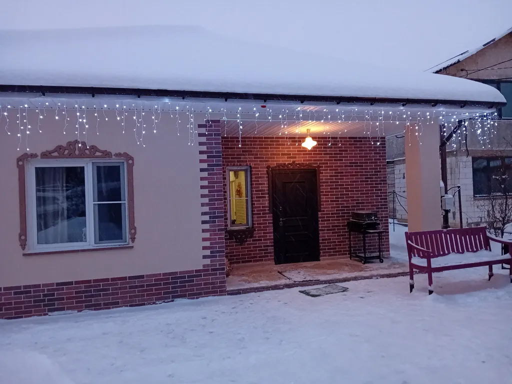 Дом с баней и бассейном