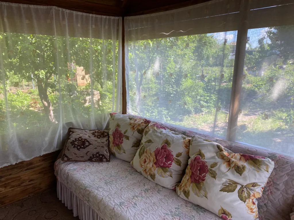 Уютная дача с садом и парковкой. До воды 200м Дача 2 эт.,3 комнаты.