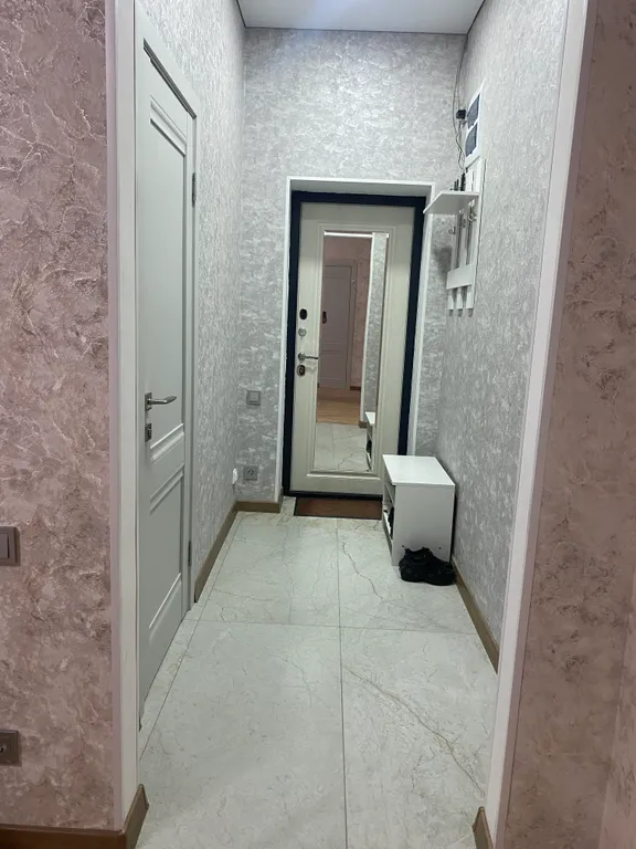 Квартира 3-комнатная квартира с новым ремонтом, в центре города — Гагра