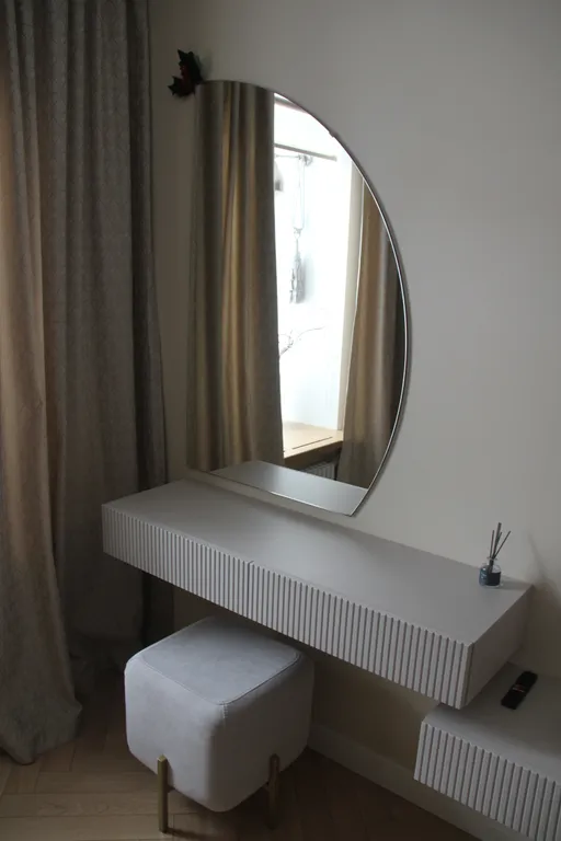 Уютная квартира с камином в центре