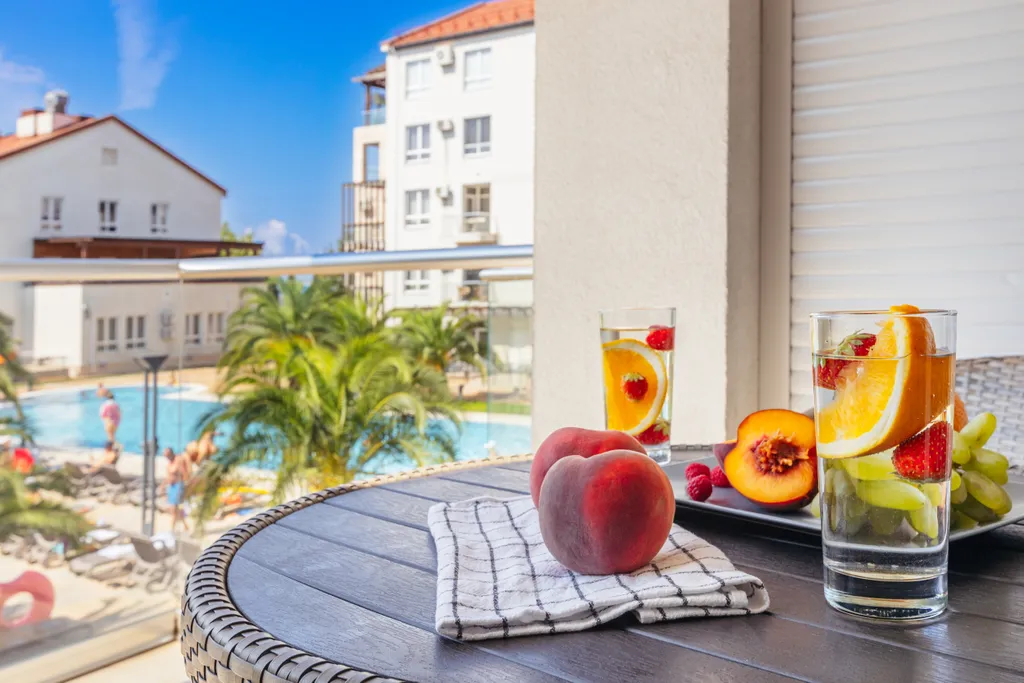 Двухкомнатный апартамент с видом на море