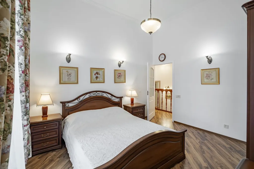 Атмосферная двухуровневая квартира с парковкой у Эрмитажа