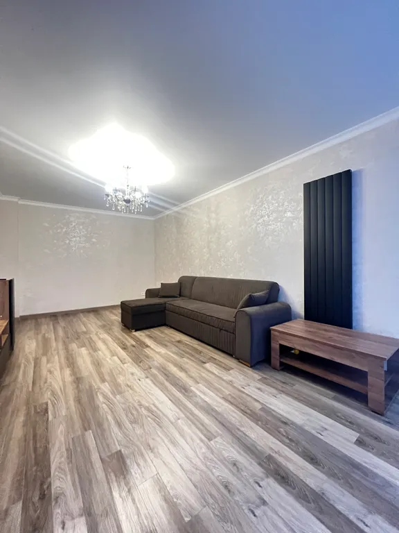 Уютная 2-комнатная квартира с дизайнерским ремонтом