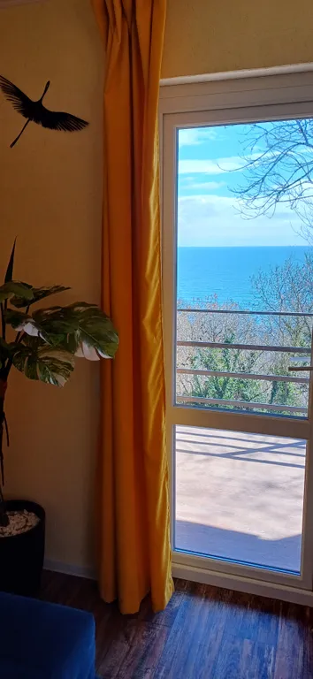 Комната с верандой в доме Остановка Море с видом на море и лес