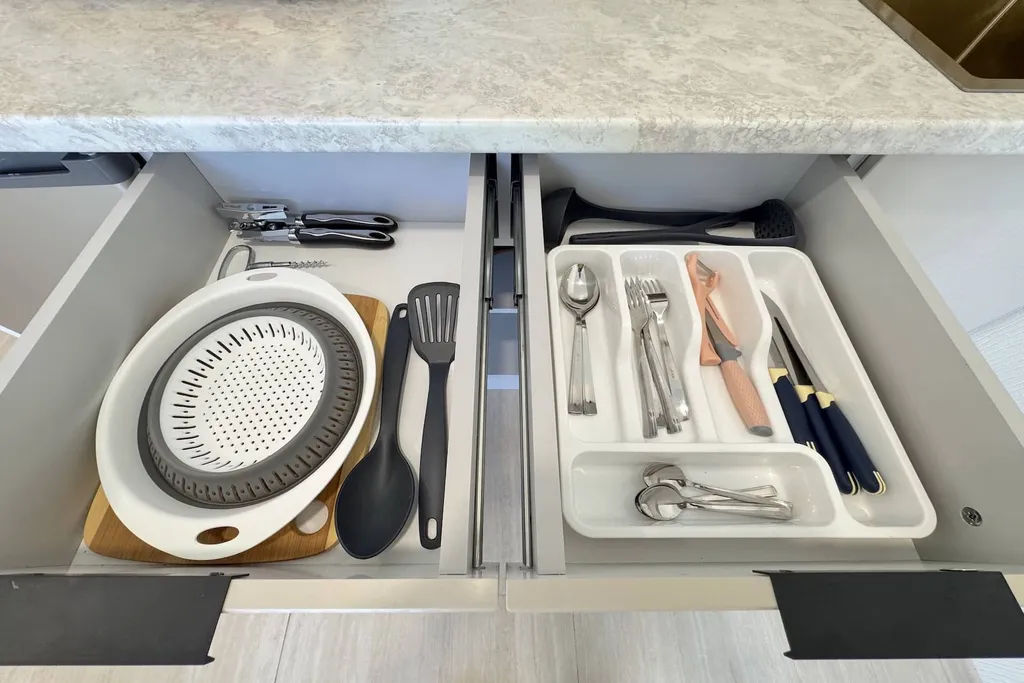 Красивая студия на берегу моря