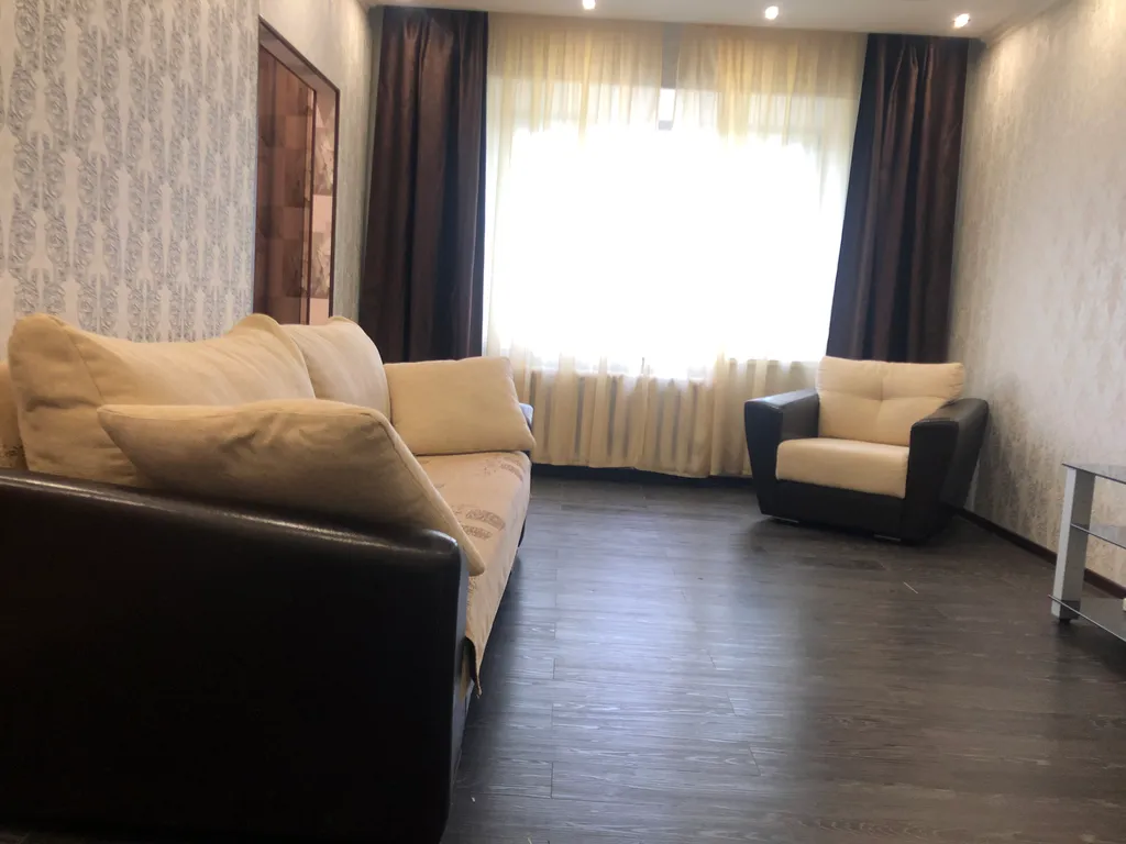 Отличная квартира с видом на площадь