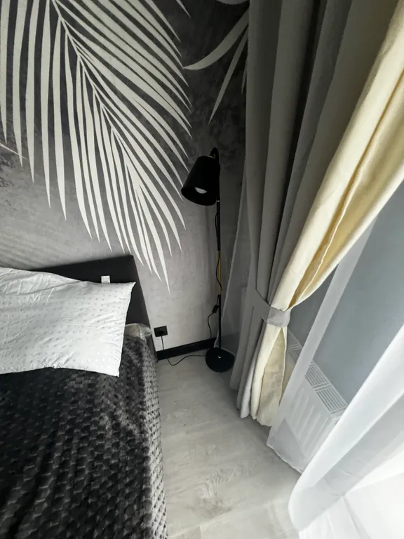 Большая Уютная 1-комнатная квартира,своя парковка,рядом магазин,центр