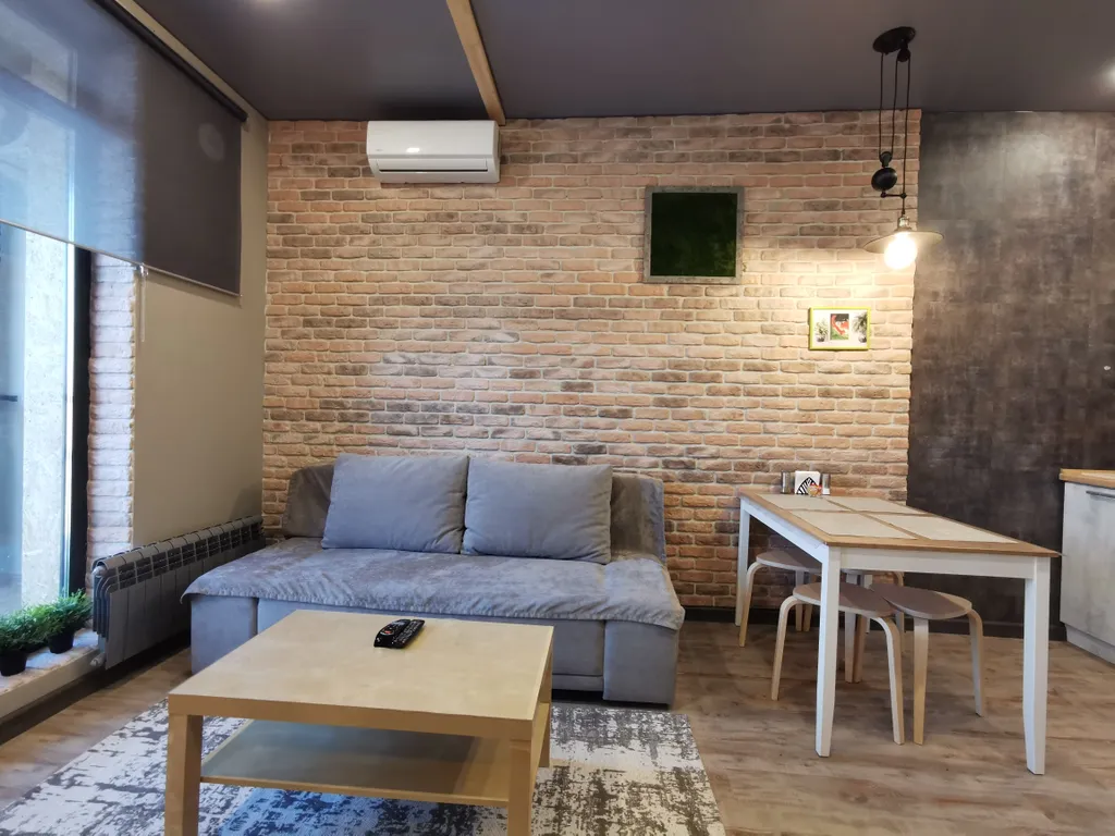 Квартира в люкс доме с парковкой в 10 минутах пешком от площади Ленина