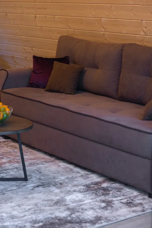 Горный домик с видом на горы и реку