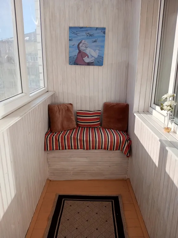 Студия в центре города, просторная с отдельной кухней и уютным балконом