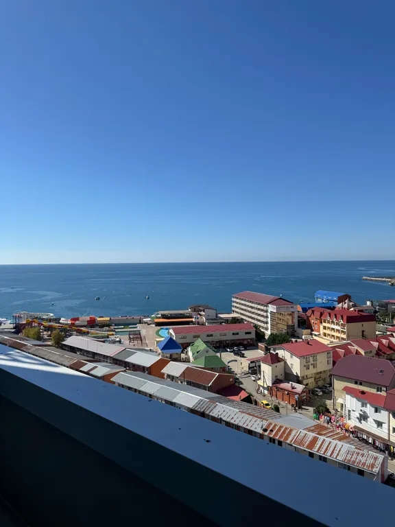 Квартира с балконом и видом на море