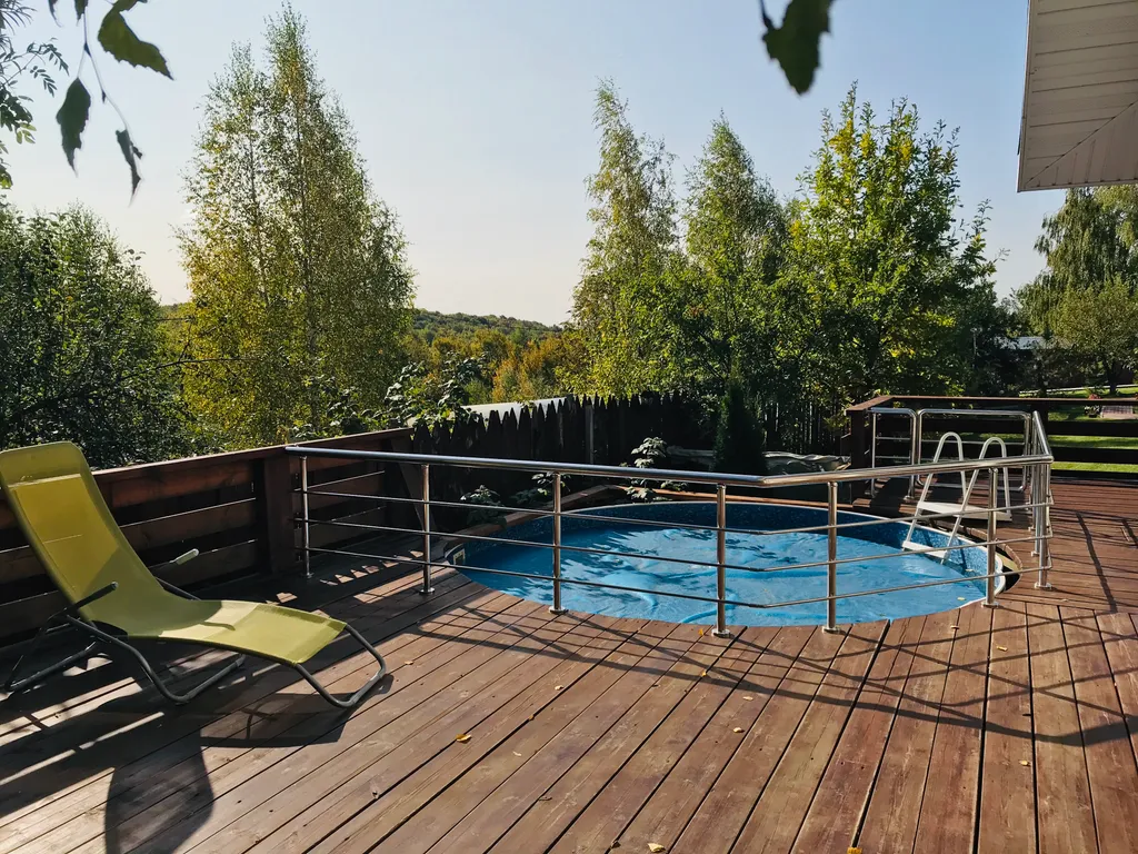 Коттедж Лада в черте города с сауной