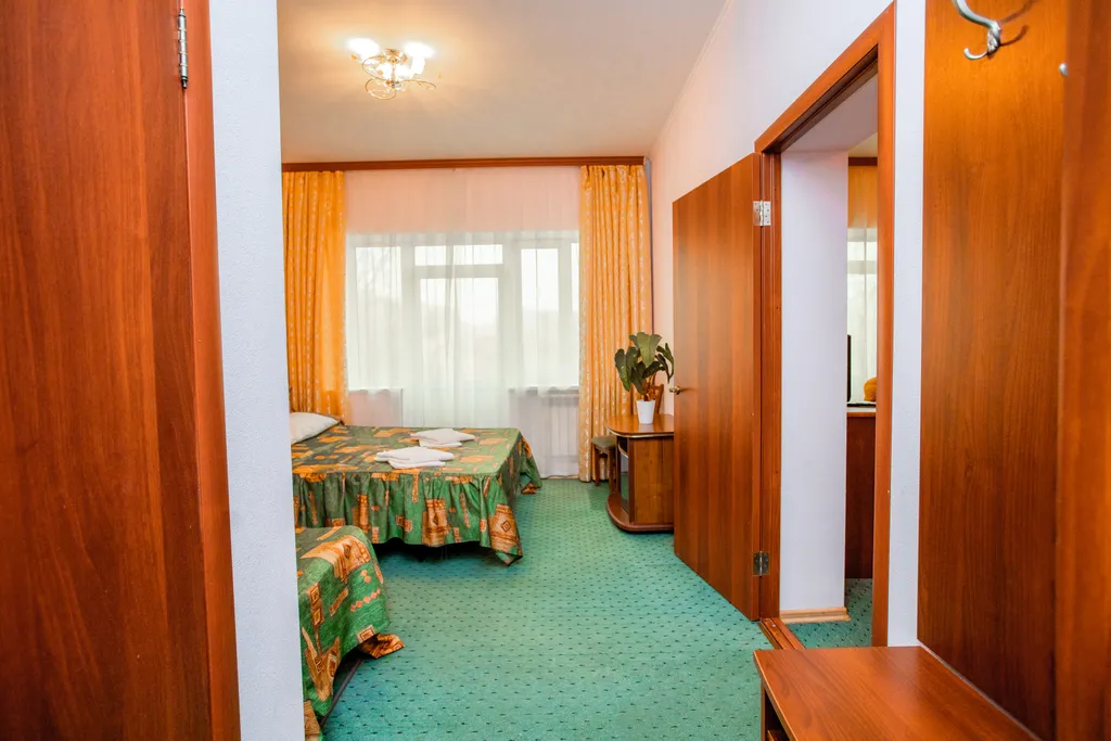 Номер на первой линии у моря из двух комнат с балконами