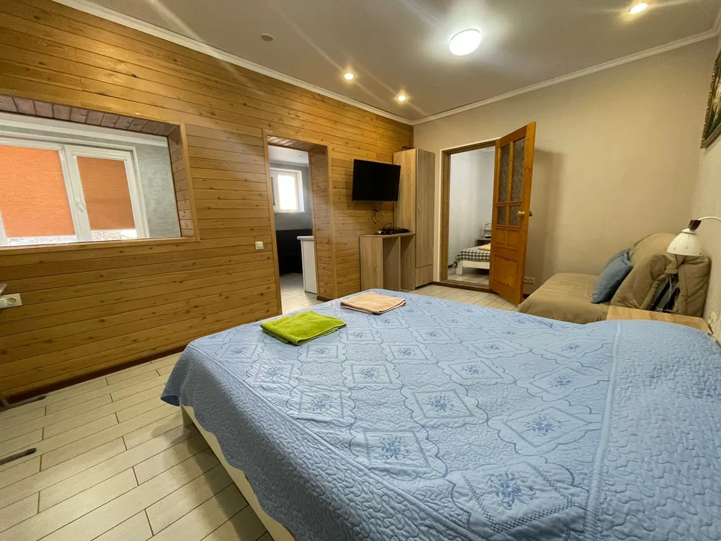 Виноградный домик 2-комнатный с кухней у Парка и Цветник