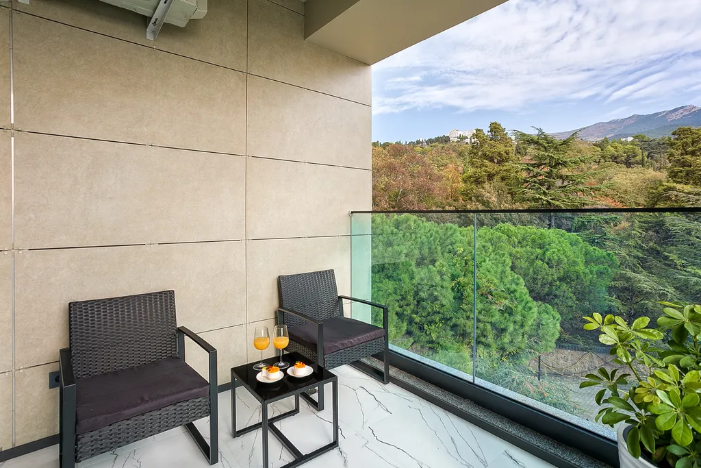 Стильная квартира "Черное&Белое" с видом на море