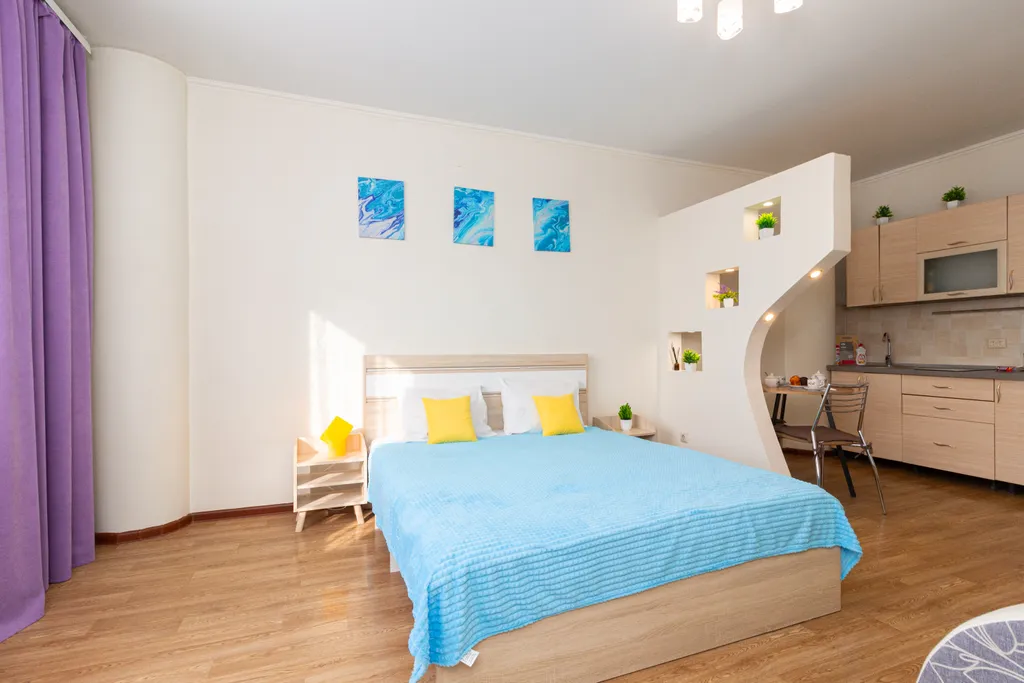 Квартира Просторная студия в центре Тюмени для 4 гостей! — аренда посуточно в Тюмень