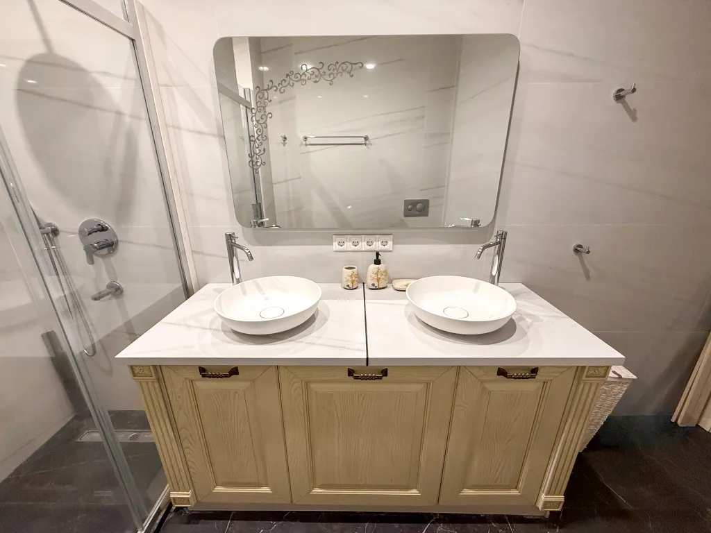 Двухкомнатная квартира на берегу моря, Bellevue Residence