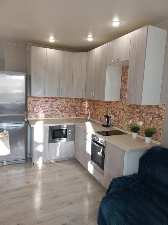 Большая, солнечная студия с перегородкой